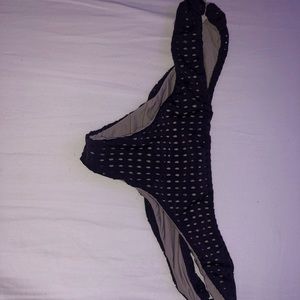 Petite Acacia Bottom